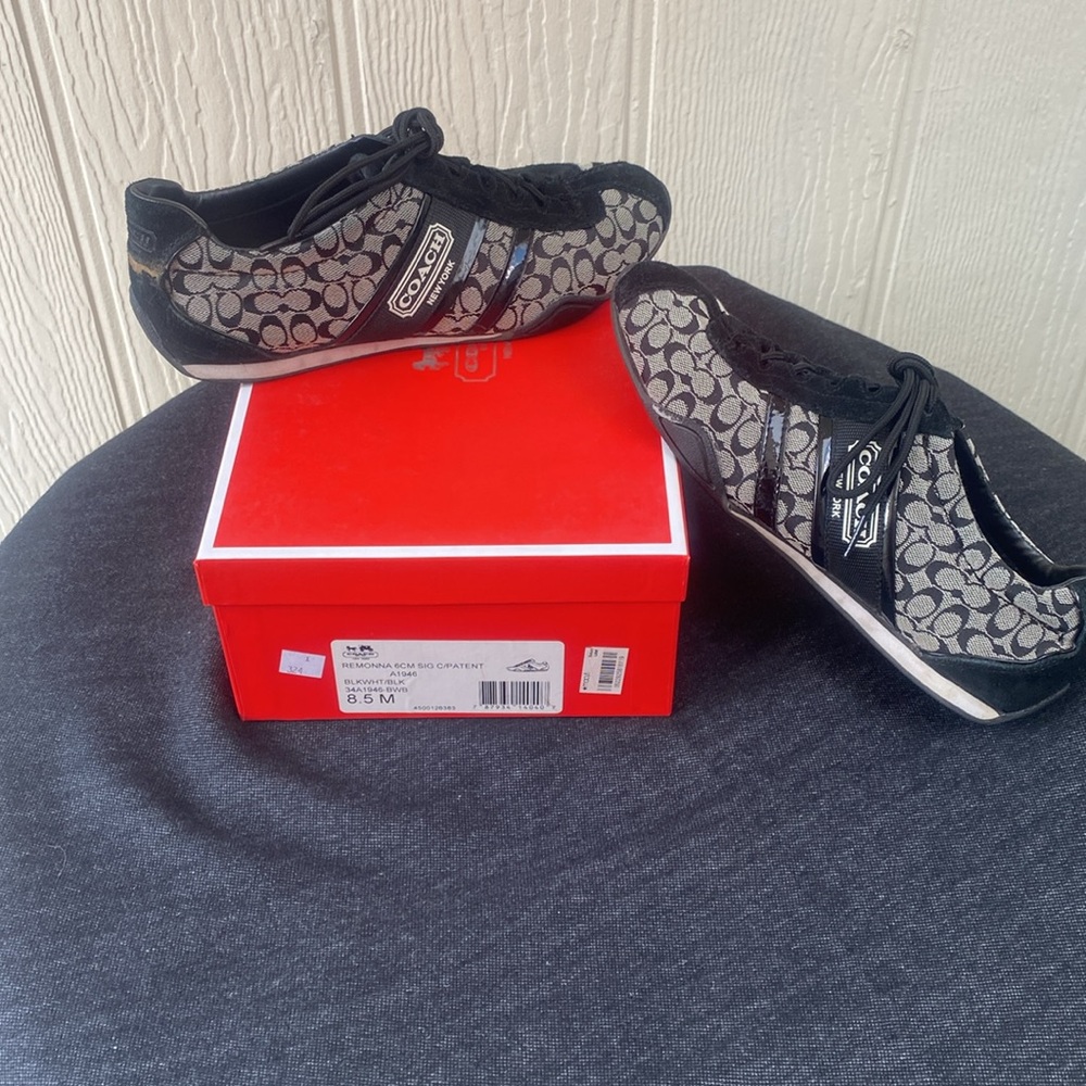 Coach tennis shoes size 81/2. Great condition.
